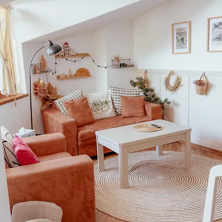 Апартамент Happy 2-bedroom Near Lift With Free Parking