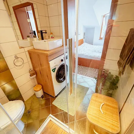 Апартамент Happy 2-bedroom Near Lift With Free Parking *