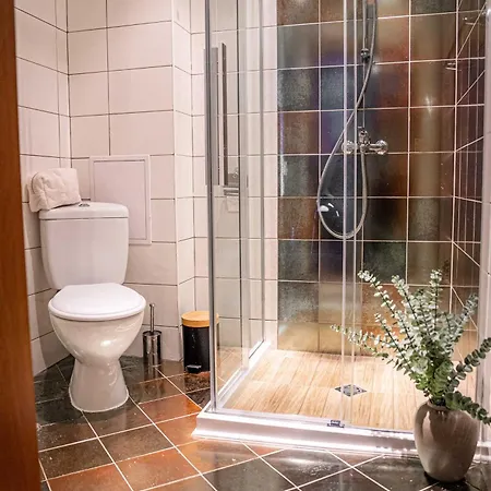 Happy 2-bedroom Near Lift With Free Parking Апартамент *