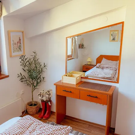 Apartman Happy 2-bedroom Near Lift With Free Parking