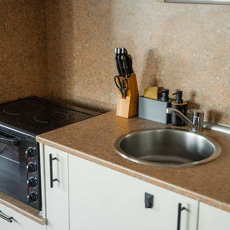 Апартамент Happy 2-bedroom Near Lift With Free Parking *