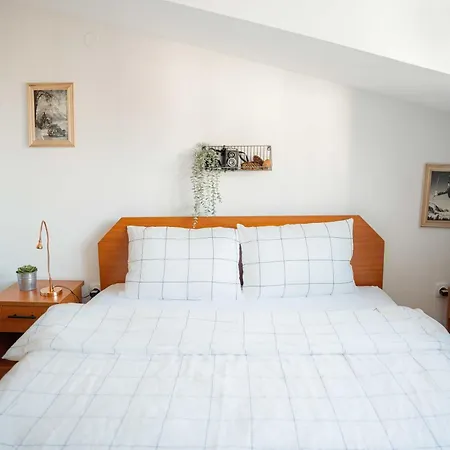 Apartman Happy 2-bedroom Near Lift With Free Parking